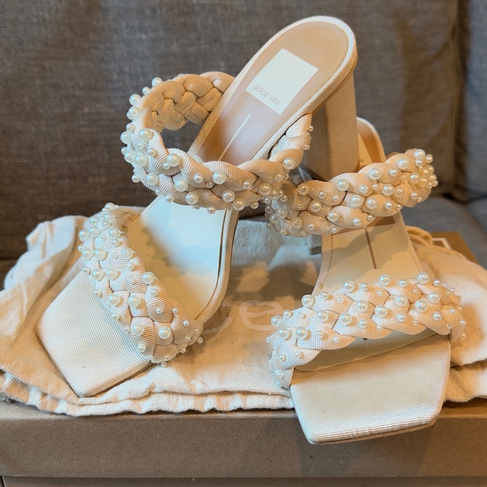 Dolce Vita Paily Pearl Heels Vanilla Ivory Size 6.5 Bridal Block Sandals